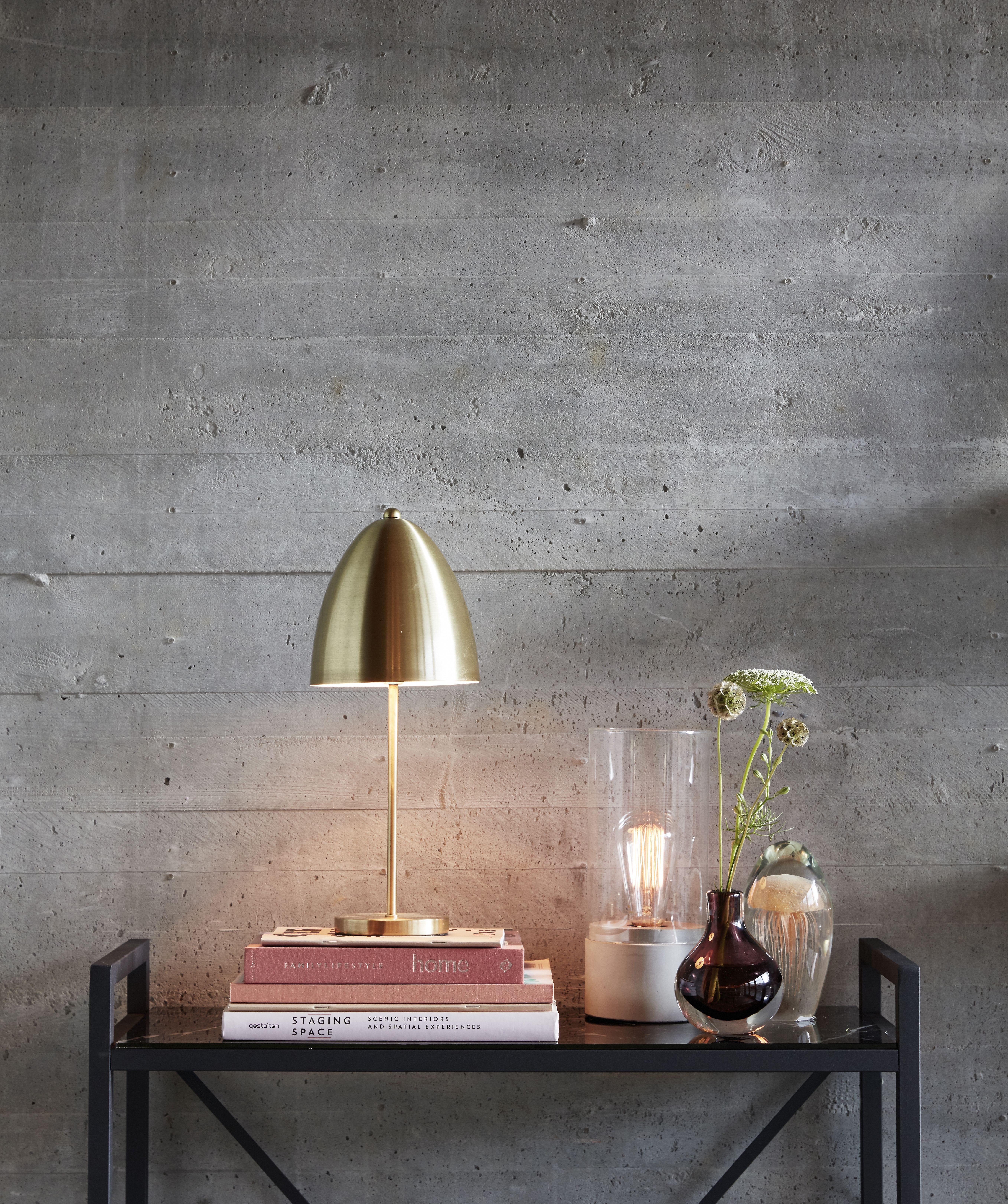 See how a small addition of colour brings live to a vignette. Pink and Gold are a great combo.