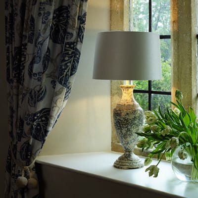 NOBLE table lamp in a hand painted Cream/gold DHL