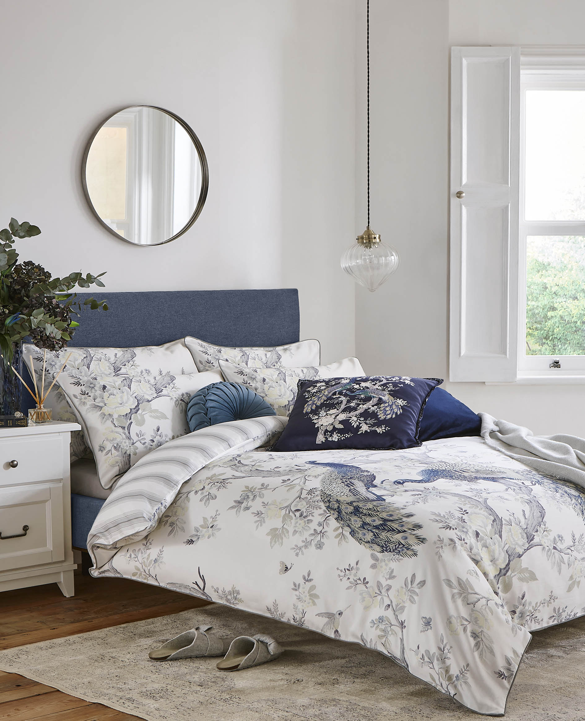 Laura Ashley BELVEDERE Midnight King Quilt Set