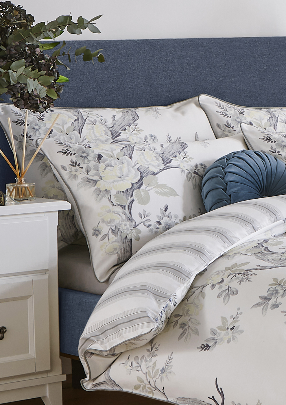 Laura Ashley BELVEDERE Midnight Super King Quilt Set