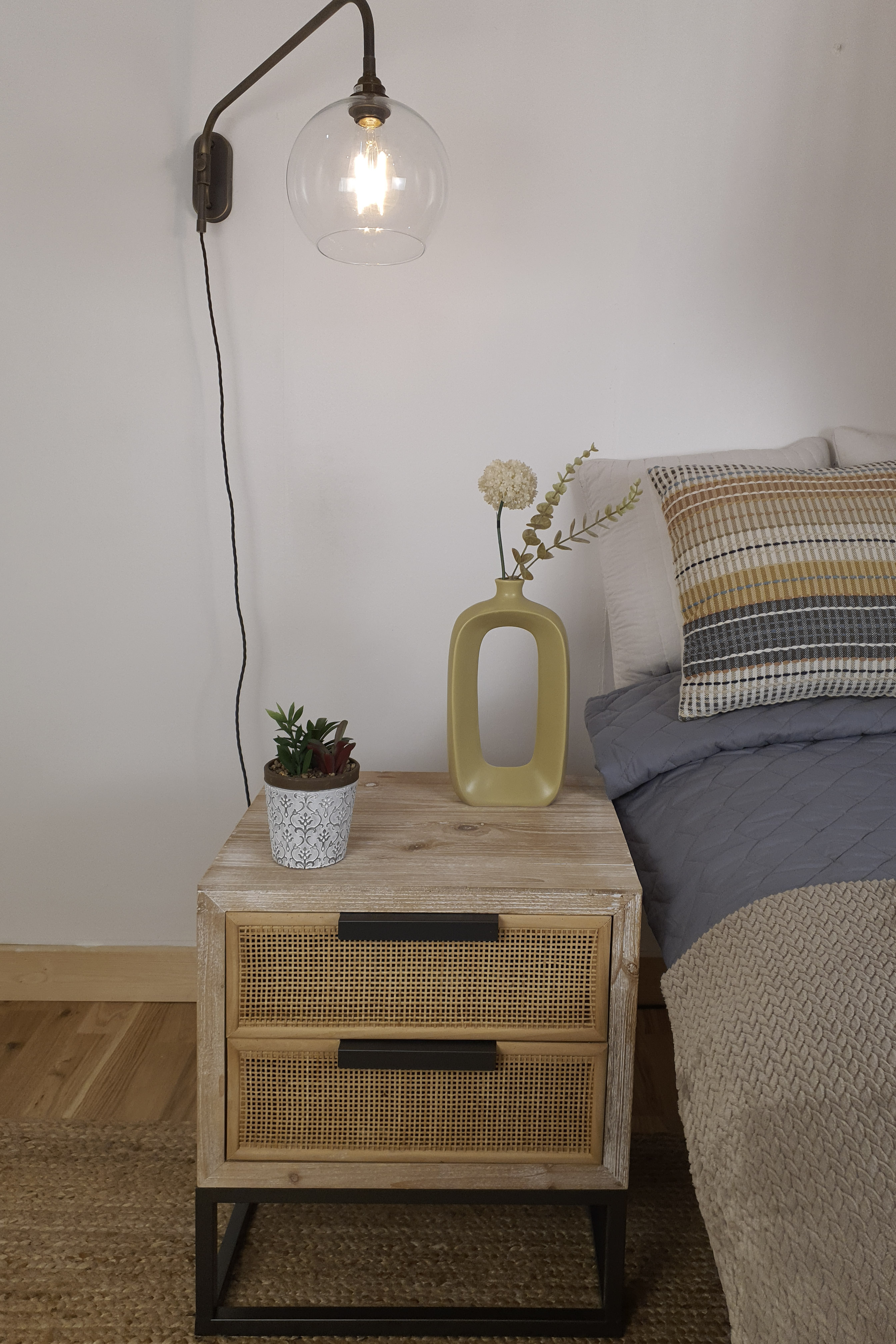 Plug in wall light