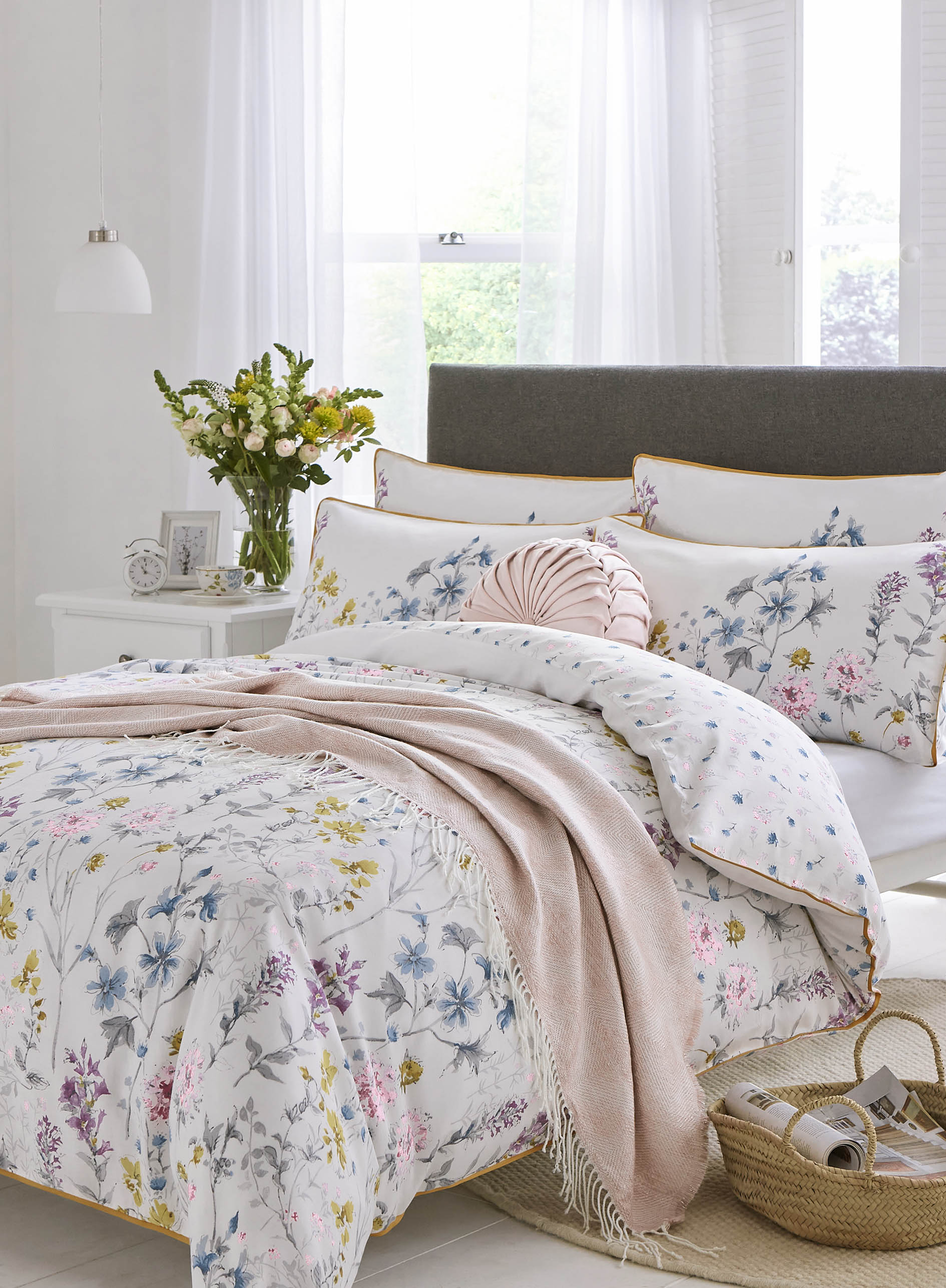 Laura Ashley WILD MEADOW King Quilt Set