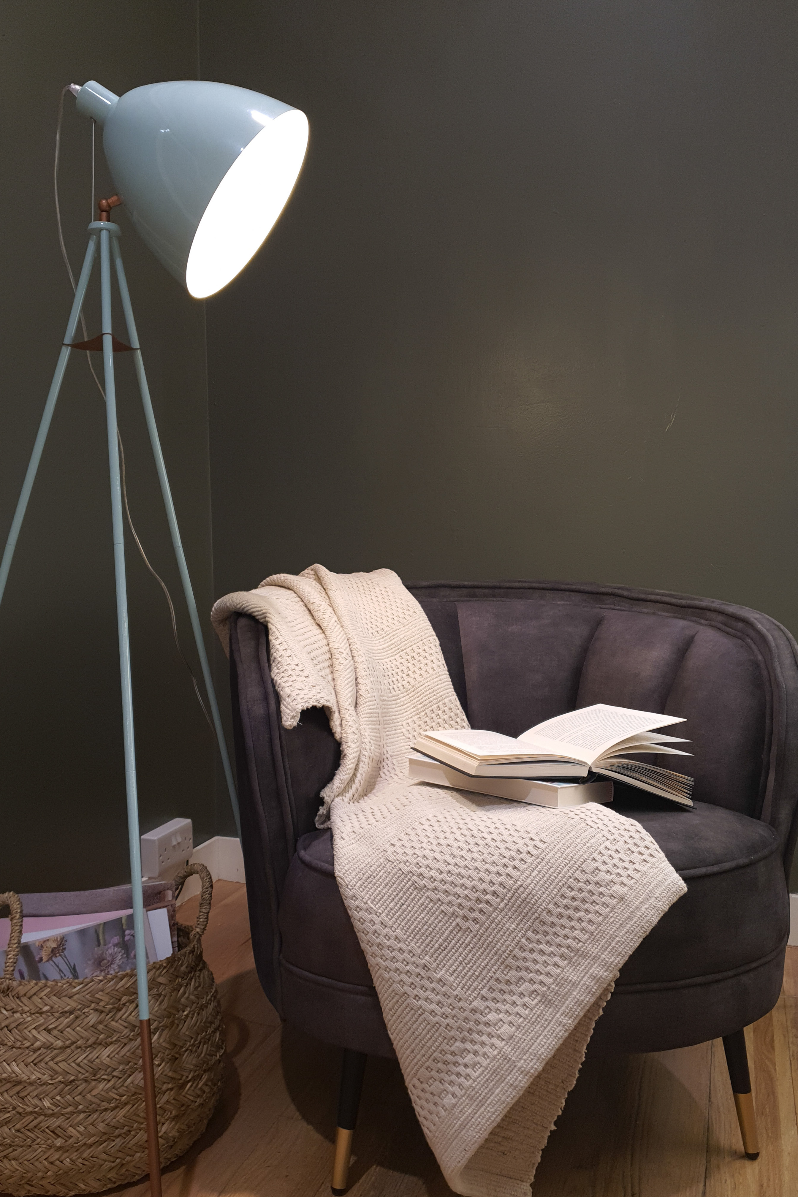 Plug-in floor lamp