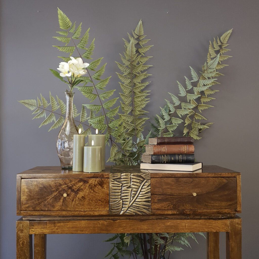 Vases & Faux flowers